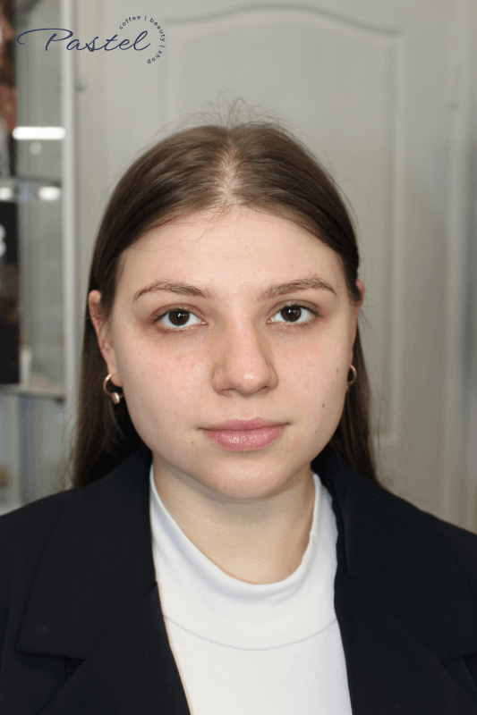 Вечірній макіяж та укладка у Києві червоні губи та об'ємні локони для особливої події 1